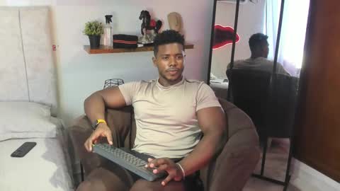 Snapshot of leonardo_jones1 chatting on 02-09-26, 08:13 Leandro jones online show from 02-09-26, 08:13