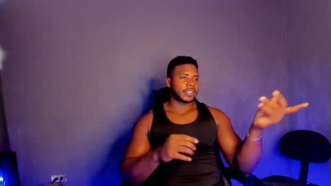Snapshot of leonardo_jones1 chatting on 04-19-26, 08:00 Leandro jones online show from 04-19-26, 08:00