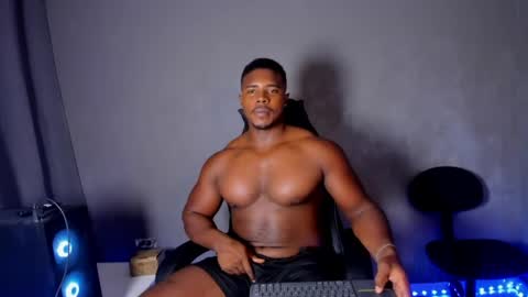 Snapshot of leonardo_jones1 chatting on 04-20-26, 10:33 Leandro jones online show from 04-20-26, 10:33