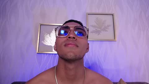 Snapshot of leondisanto chatting on 12-03-25, 07:12 Leon online show from 12-03-25, 07:12