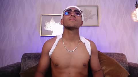 Snapshot of leondisanto chatting on 12-04-25, 07:00 Leon online show from 12-04-25, 07:00