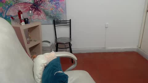 leonela   online show from 09-29-25, 03:33