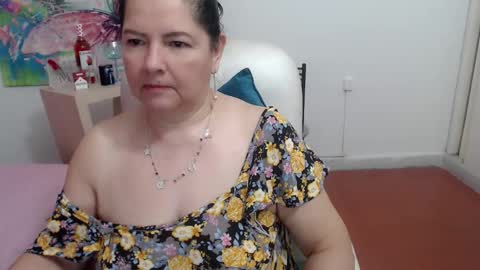 leonela   online show from 10-15-25, 04:45