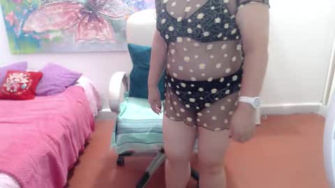 leonela   online show from 01-12-26, 01:00