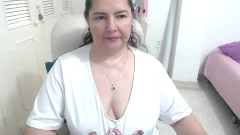 leonela   online show from 04-22-26, 02:58