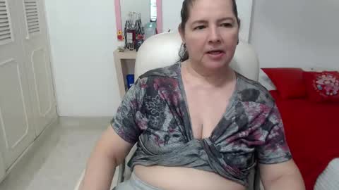 leonela   online show from 06-08-26, 12:14