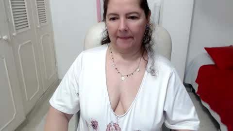 leonela   online show from 06-11-26, 12:32