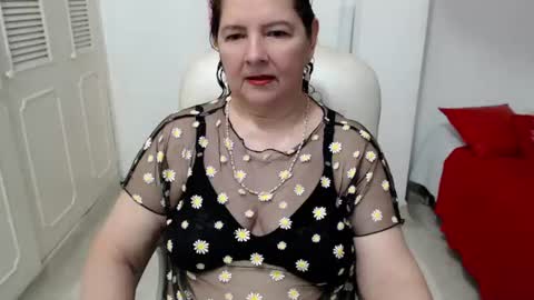 leonela   online show from 06-11-26, 11:47