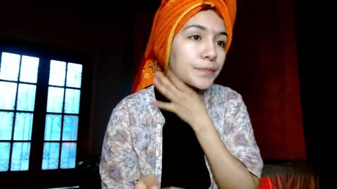 leonela  online show from 10-24-25, 09:44