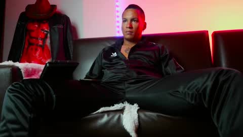 Lenardo jaramillo online show from 12-30-24, 08:43