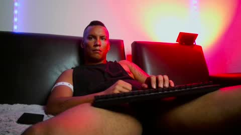 Lenardo jaramillo online show from 01-22-25, 03:07