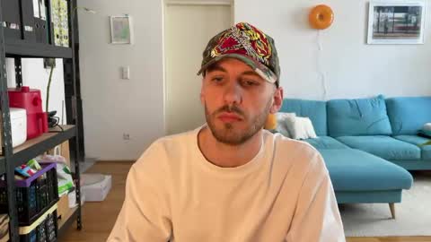 Leon online show from 04-26-26, 12:47