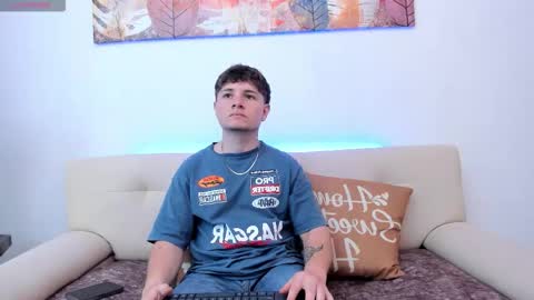 Snapshot of leoo_miller chatting on 10-30-25, 08:20 Leo online show from 10-30-25, 08:20