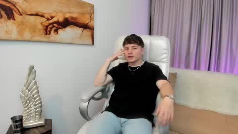 Snapshot of leoo_miller chatting on 11-05-25, 04:34 Leo online show from 11-05-25, 04:34