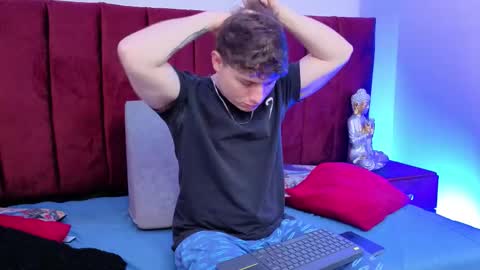 Snapshot of leoo_miller chatting on 11-06-25, 04:24 Leo online show from 11-06-25, 04:24