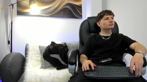 Snapshot of leoo_miller chatting on 11-09-25, 04:55 Leo online show from 11-09-25, 04:55