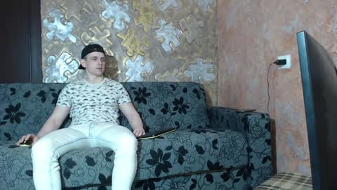 Snapshot of leoroman chatting on 12-24-24, 10:01 leoroman online show from 12-24-24, 10:01