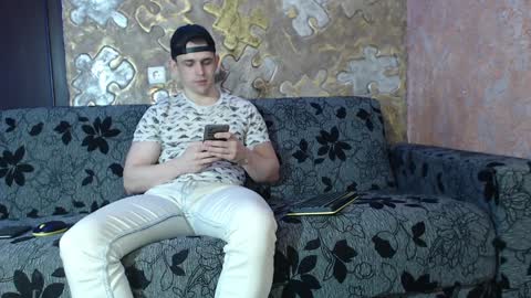 Snapshot of leoroman chatting on 12-25-24, 10:06 leoroman online show from 12-25-24, 10:06