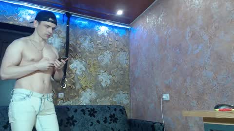 Snapshot of leoroman chatting on 03-01-25, 09:18 leoroman online show from 03-01-25, 09:18