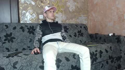 Snapshot of leoroman chatting on 10-31-25, 01:45 leoroman online show from 10-31-25, 01:45