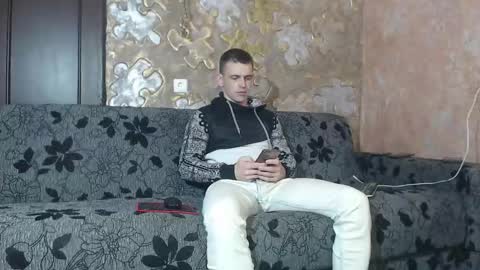 Snapshot of leoroman chatting on 11-12-25, 09:32 leoroman online show from 11-12-25, 09:32