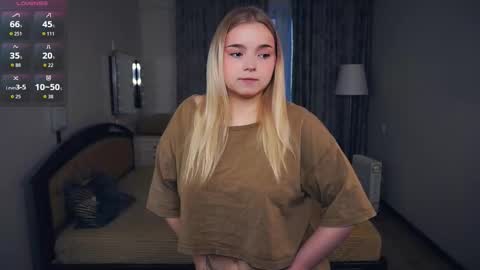 Snapshot of leotafredericks chatting on 10-20-25, 05:08 Hello everyone Im Lora Its my first day Were going to have fun together online show from 10-20-25, 05:08