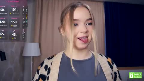 Snapshot of leotafredericks chatting on 10-30-25, 05:09 Hello everyone Im Lora Its my first day Were going to have fun together online show from 10-30-25, 05:09
