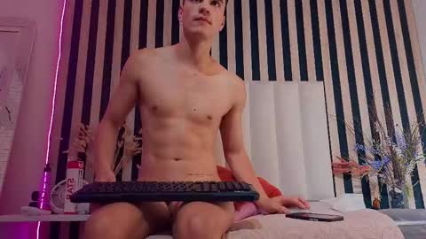 Snapshot of leotease chatting on 05-15-26, 11:23 leotease online show from 05-15-26, 11:23