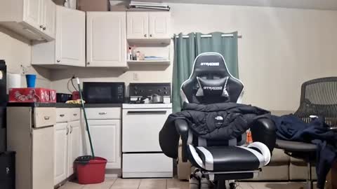 Snapshot of leppard6148 chatting on 12-04-24, 11:19 Keith online show from 12-04-24, 11:19