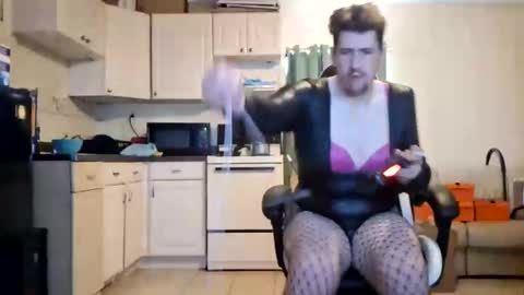 Snapshot of leppard6148 chatting on 12-08-24, 03:45 Keith online show from 12-08-24, 03:45