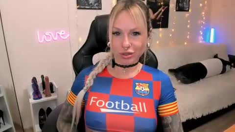 Lerika Moore online show from 06-11-26, 08:18