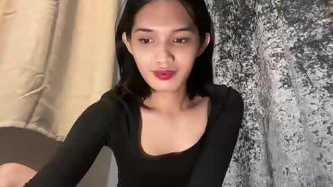 Snapshot of lesi_trisha chatting on 02-12-25, 02:10 Trisha18 online show from 02-12-25, 02:10