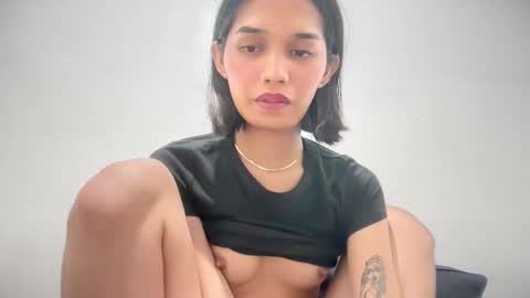 Trisha18 online show from 11-30-25, 05:22