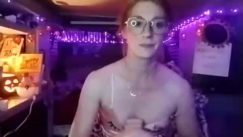 LesleyGumGrass- The Boring Trans girl online show from 10-15-25, 05:51