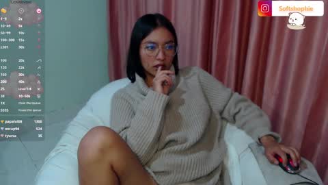 Snapshot of leslie__anderson chatting on 03-08-25, 08:33 Leslie online show from 03-08-25, 08:33