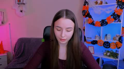 Snapshot of leslie_bird chatting on 11-01-25, 10:28 leslie_bird online show from 11-01-25, 10:28