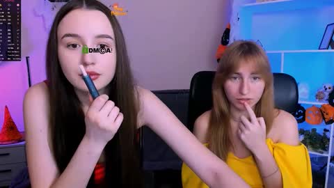 Snapshot of leslie_bird chatting on 11-04-25, 12:26 leslie_bird online show from 11-04-25, 12:26