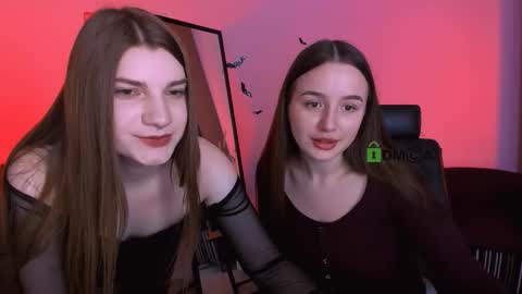 Snapshot of leslie_bird chatting on 11-06-25, 09:43 leslie_bird online show from 11-06-25, 09:43