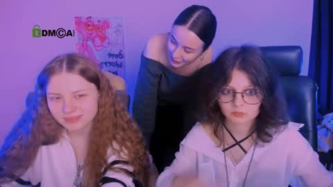 Snapshot of leslie_bird chatting on 11-12-25, 12:16 leslie_bird online show from 11-12-25, 12:16