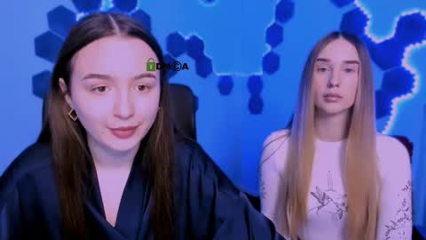 Snapshot of leslie_bird chatting on 12-16-25, 10:09 leslie_bird online show from 12-16-25, 10:09