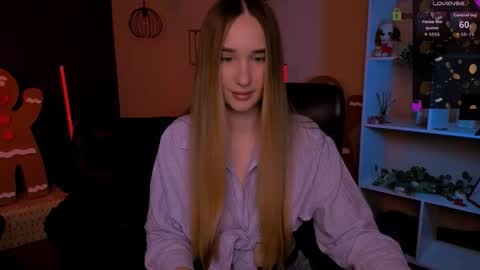 Snapshot of leslie_bird chatting on 12-18-25, 10:10 leslie_bird online show from 12-18-25, 10:10