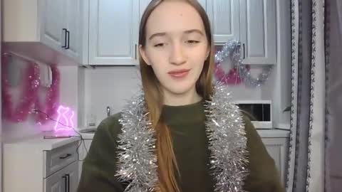  LESLIE   online show from 12-21-24, 08:10