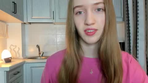  LESLIE   online show from 10-25-25, 02:35