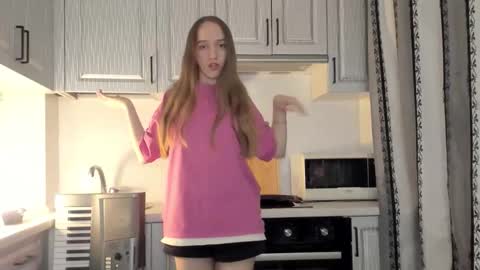  LESLIE   online show from 12-13-25, 07:53