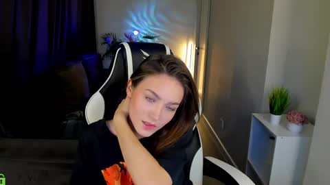 Leslie online show from 04-26-26, 01:25