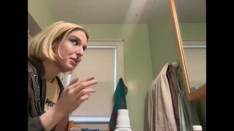 Snapshot of leslietheslut chatting on 09-17-25, 02:41 leslietheslut online show from 09-17-25, 02:41
