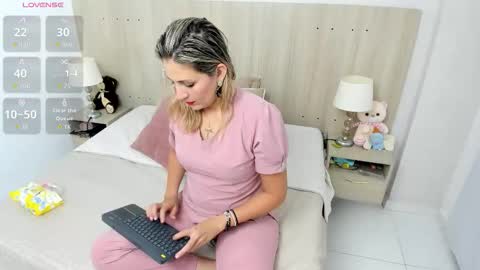 Snapshot of lesly_santodomingo chatting on 11-17-25, 11:27 Lesly Santodomingo online show from 11-17-25, 11:27