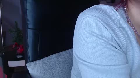 Snapshot of lessboobs_gh chatting on 12-03-24, 11:55 Less online show from 12-03-24, 11:55