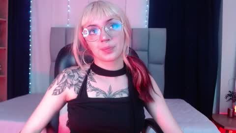 Snapshot of lessboobs_gh chatting on 02-02-25, 11:08 Less online show from 02-02-25, 11:08