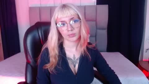 Snapshot of lessboobs_gh chatting on 02-06-25, 11:54 Less online show from 02-06-25, 11:54